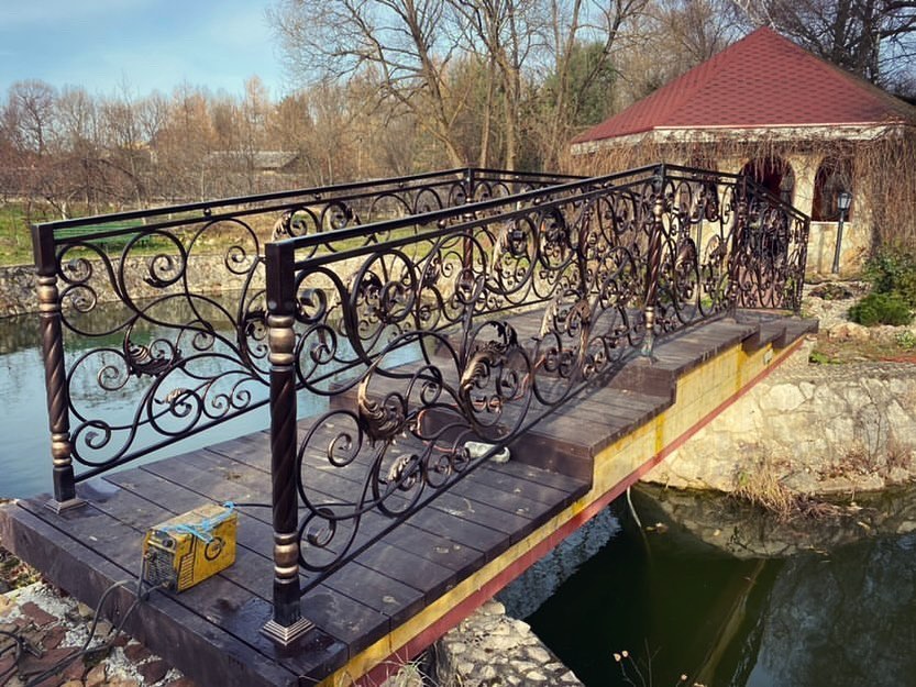 Как выбрать доминирующий элемент фасада, чтобы перила, балкон и входная группа смотрелись цельно в Плавске